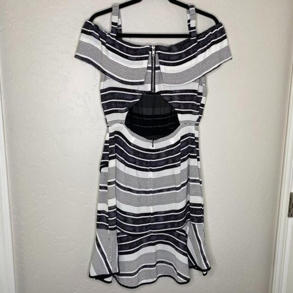 Olivaceous NWT Striped Cold Shoulder Dress Medium - Picture 7 of 8